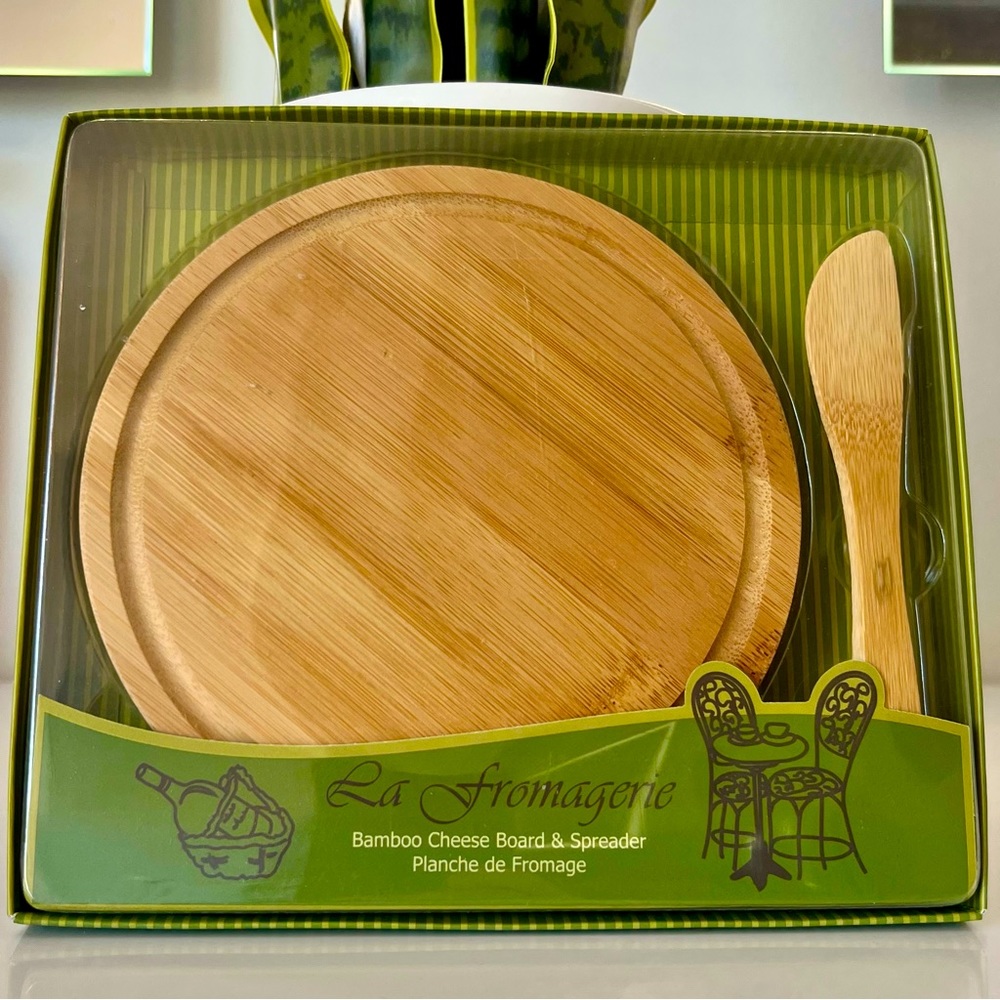 *NIB* Bamboo Cheese Board & Spreader
